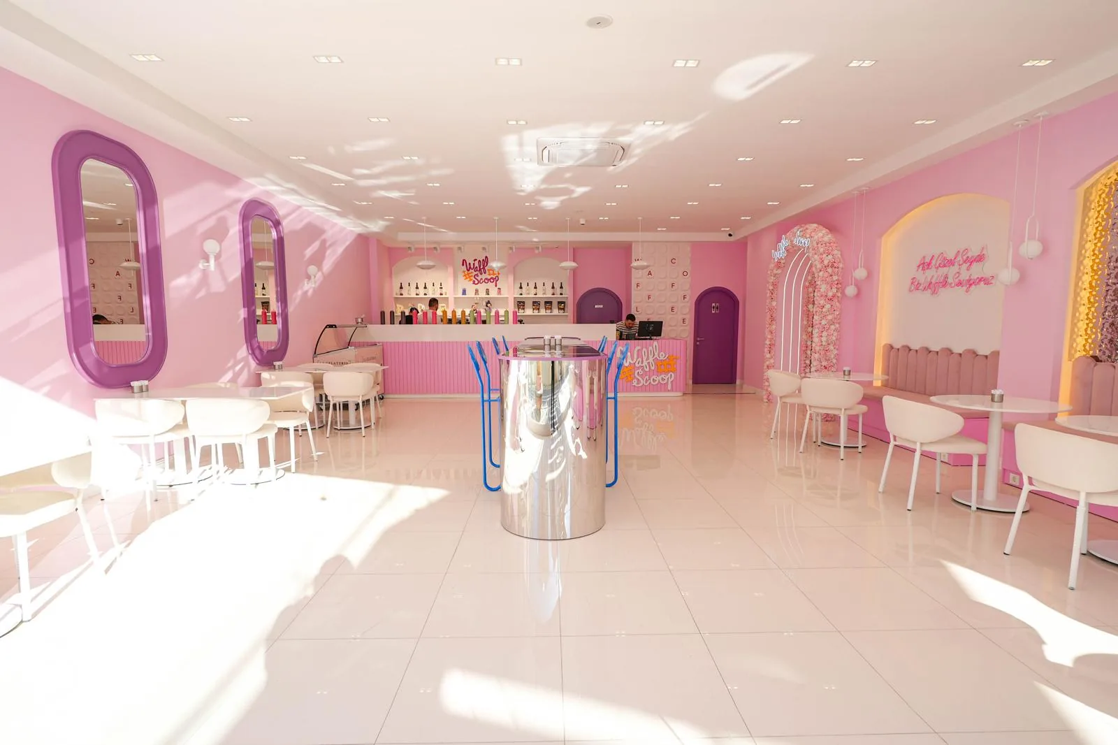 Tamamlanmış Waffle Scoop salonu
